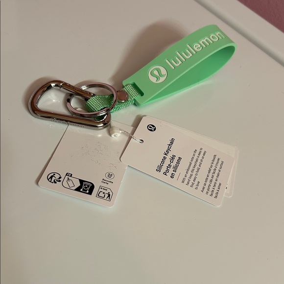 Lululemon Silicone Keychain Mint Green “Live in the Moment” NWT - Picture 1 of 10